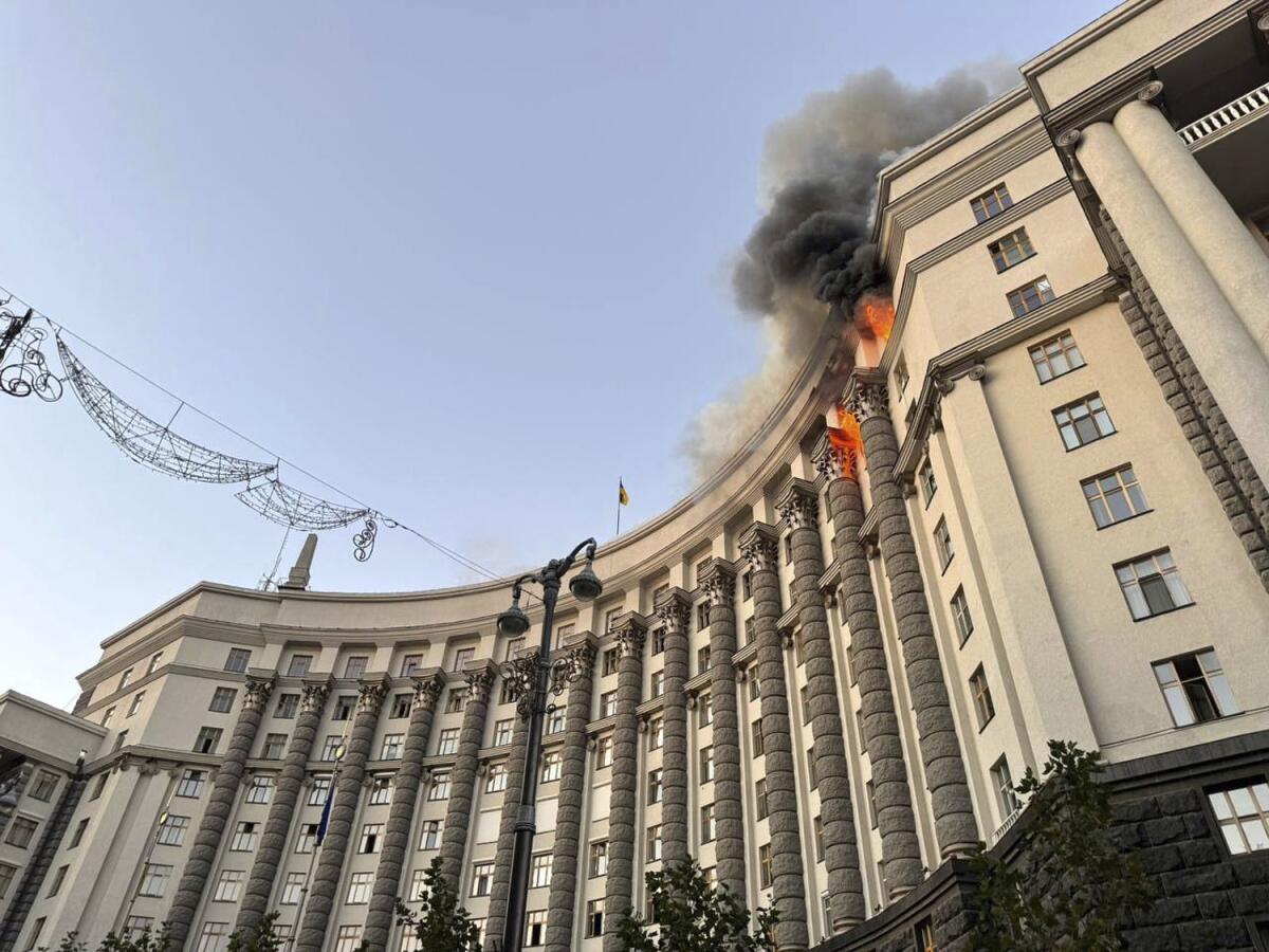 Kiev Officials Dispute Cause of Government Building Fire as Tensions Rise