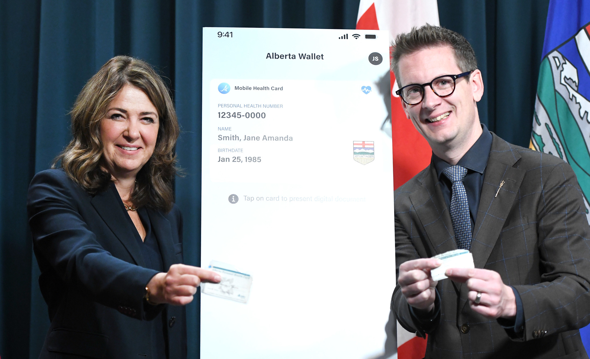 Alberta Premier Danielle Smith Unveils Digital Wallet Initiative to Revolutionize Government Documents