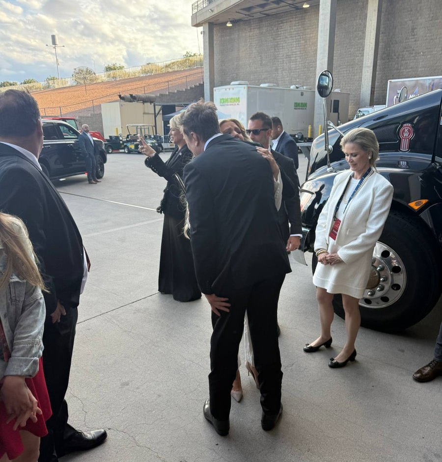 Elon Musk Offers Condolences to Erika Kirk After Charlie Kirk’s Memorial Service