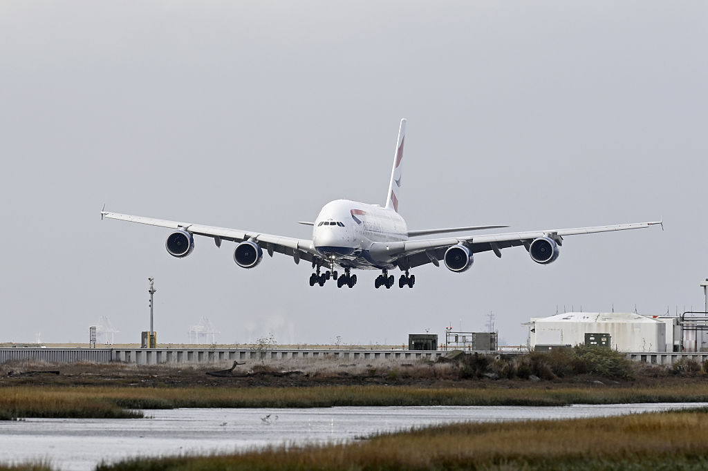 FAA Announces 10% Flight Capacity Cuts at 40 Airports Amid Controller Shortages