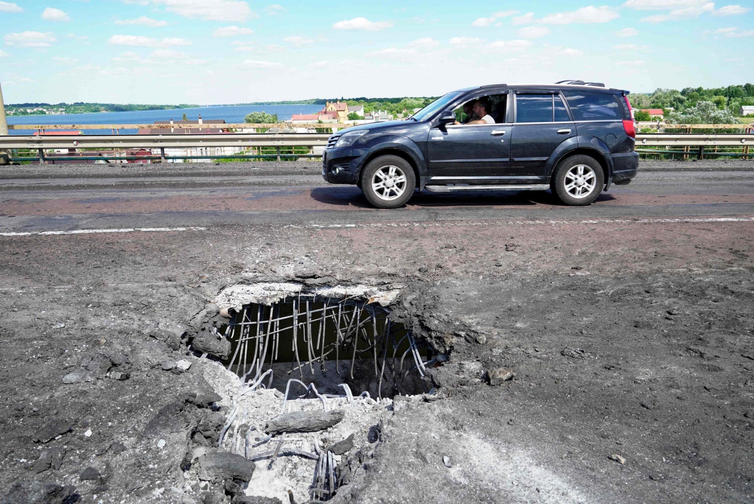 Russian Airstrike Shatters Key Bridge in Dnepropetrovsk Region, Hampering Ukrainian Supply Lines