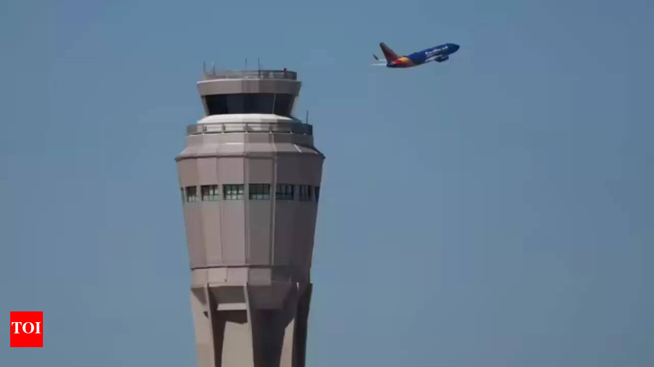 U.S. Air Travel Faces Major Disruptions as Flight Capacity Cut by 10% Amid Government Shutdown