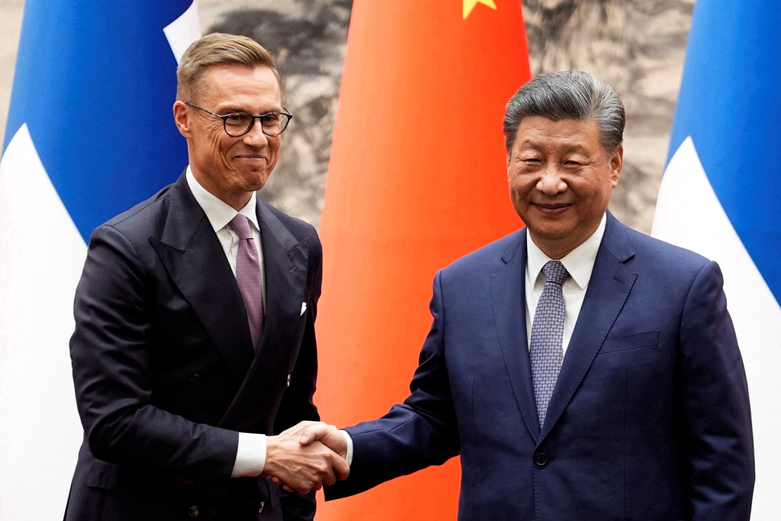 Finland’s Defense Minister Accuses China of Supporting Russia in Ukraine Conflict