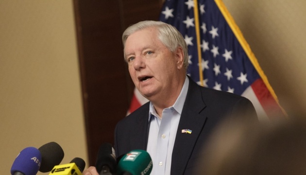Graham Threatens Tariffs on China and Oil Carriers If Russia Rejects Ukraine Peace Deal