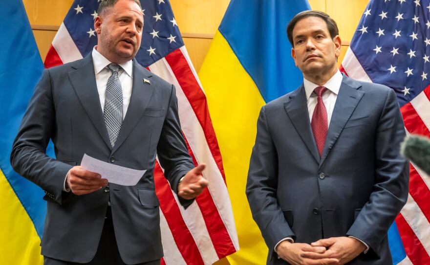 US Could Potentially Remove Ukraine’s President Amid Ongoing Anti-Corruption Probes, Former PM Claims