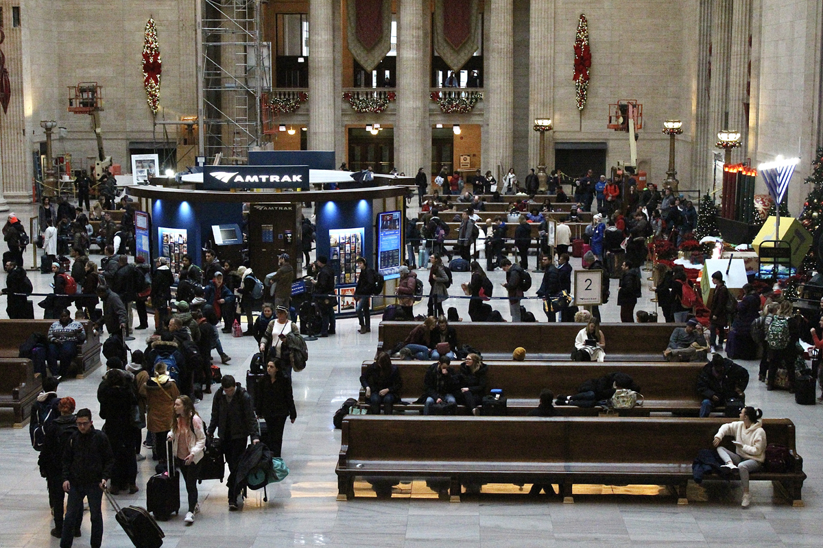 Trump Administration Pays $900 Holiday Bonus to 18,000 Amtrak Frontline Workers