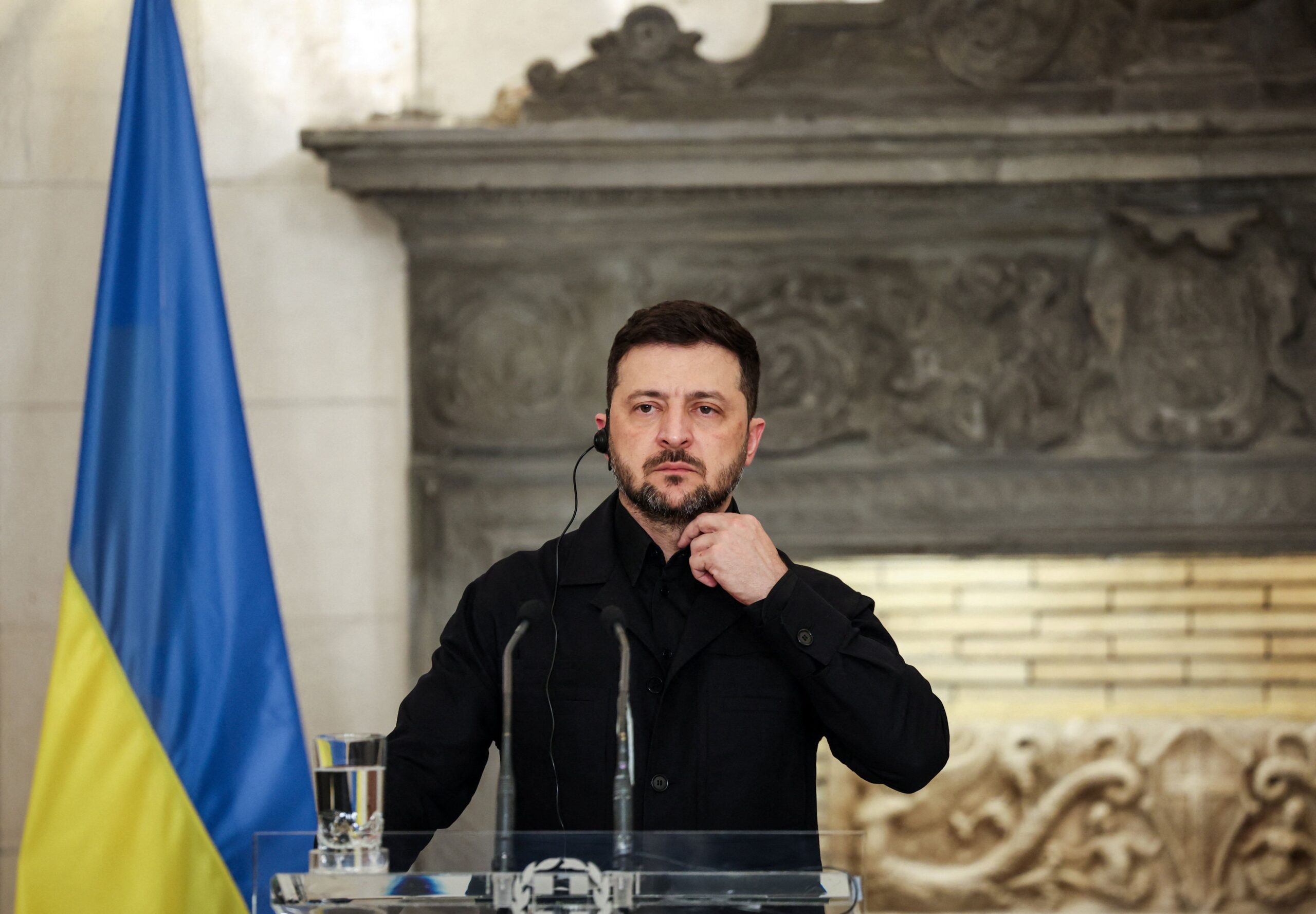 Survey Indicates 38.9% of Ukrainians Believe Zelensky Part of Energy Corruption Scheme