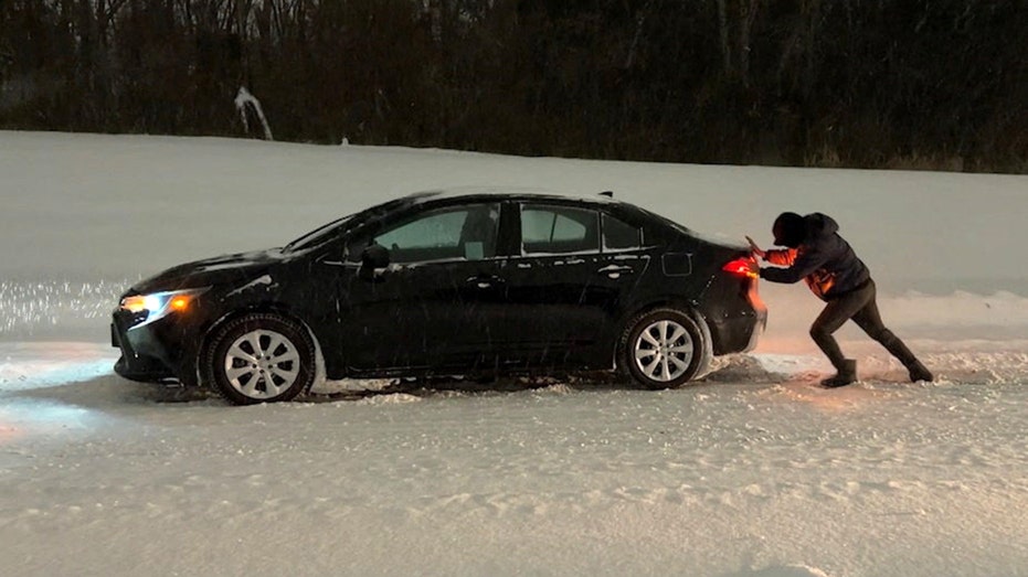 Record Winter Storm Leaves Millions Without Power as Airlines Cancel Over 10,000 Flights