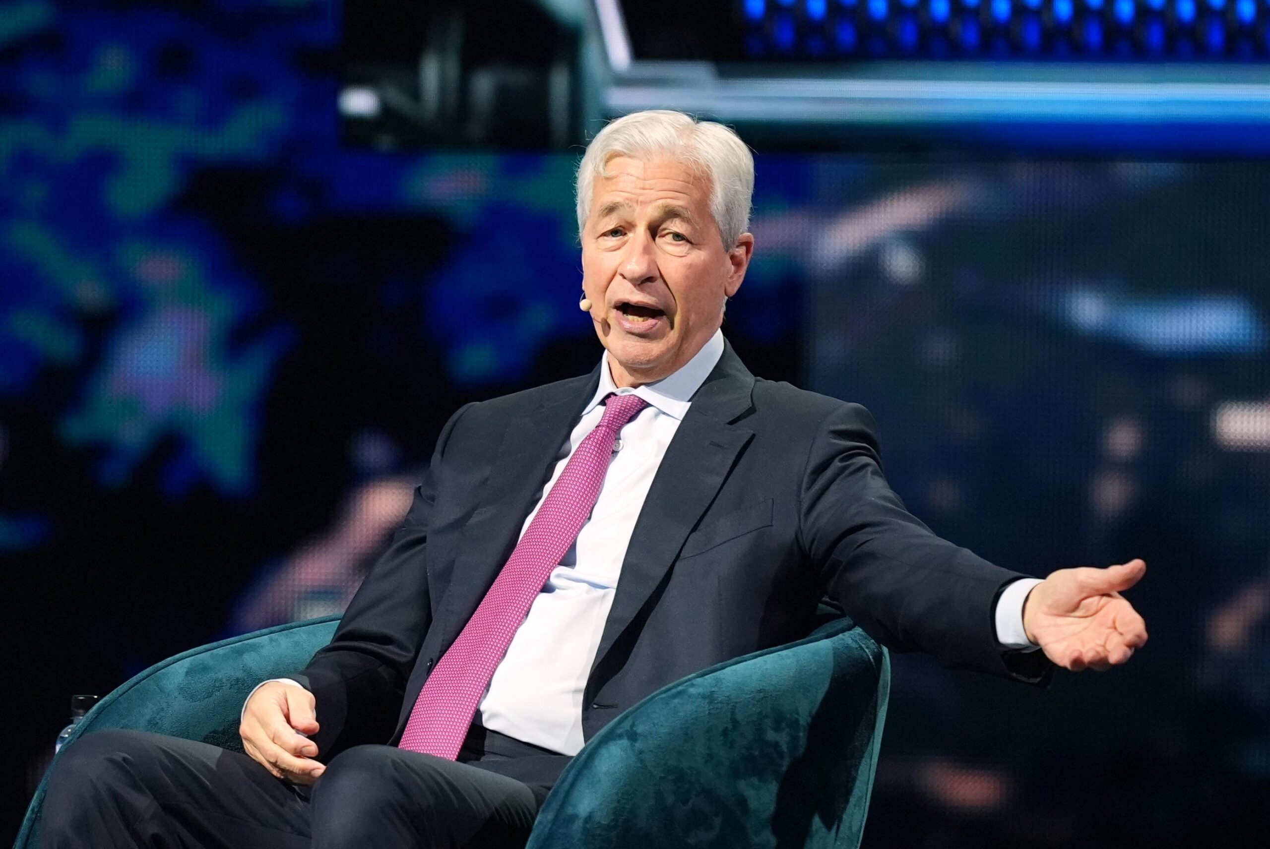 Trump Sues JPMorgan Chase CEO Over $5 Billion Account Closures