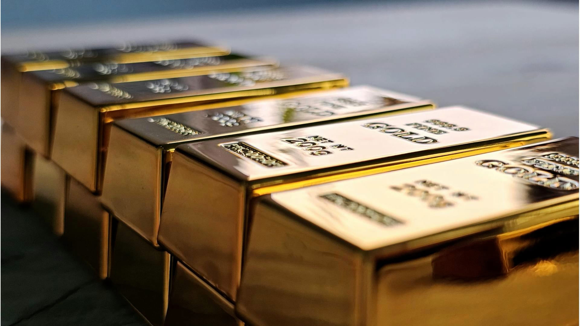 Former Senior CIA Official Found in Possession of $40 Million Worth of Gold Bars