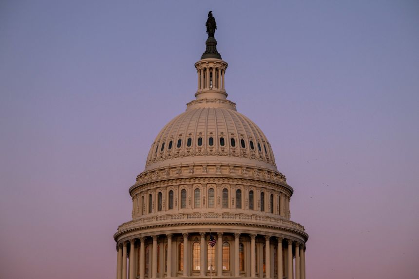 Democrats’ Midterm Momentum Collapses as Polling Gap Shrinks to Two Points