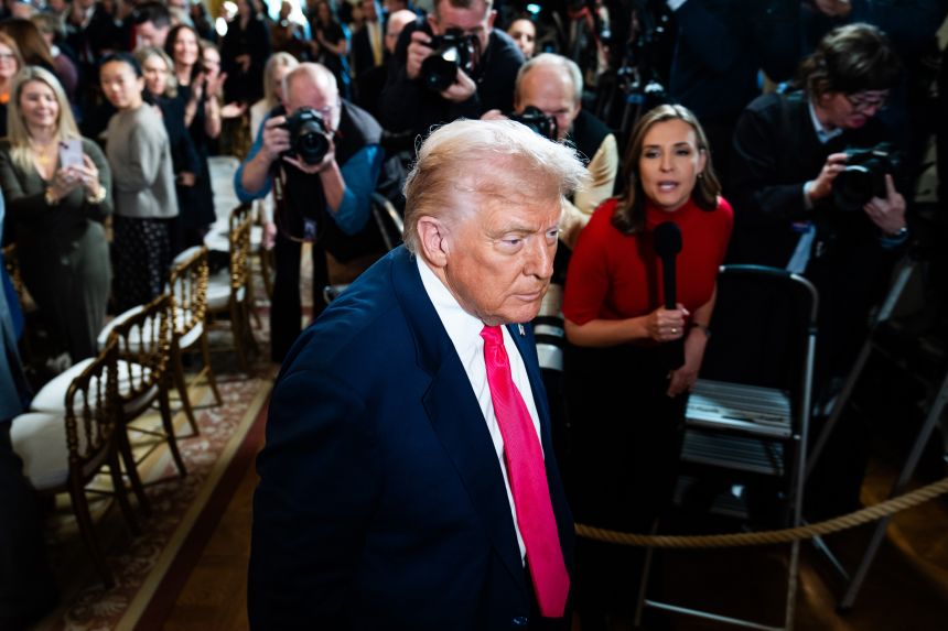 Second Key Trump Aide Departs White House Hours After Press Secretary Leaves