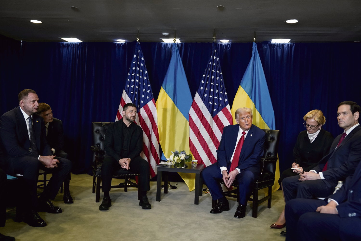 Trump Envoys Head to Kiev for Ukraine Peace Mediation Efforts