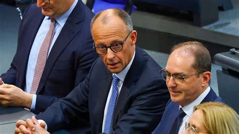 German Chancellor’s Kiev ‘Pilgrimages’ Ignored as Approval Plummets to Record Low
