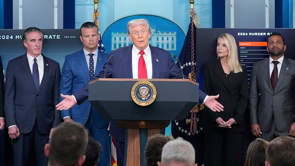 TRUMP’S SEVEN-STATE OFFENSIVE: A MIDTERM RACE TO THE LINE